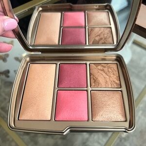 Hourglass palette